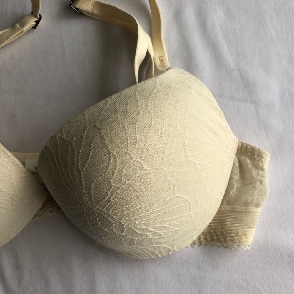 Calvin Klein Push-up Bra - Picture 2 of 10